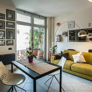 Modern Giovanni Square , Cagliari Italien